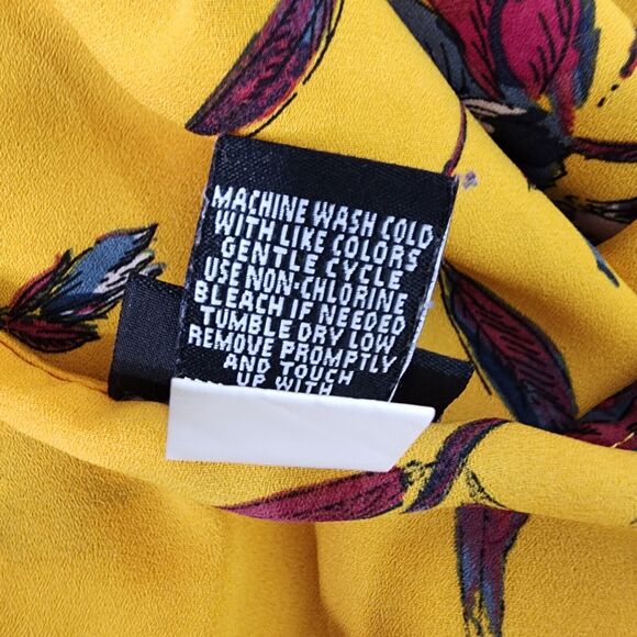 Torrid Womens Top Size 3X Yellow Floral Georgette Keyhole Blouse Long Sleeve - Picture 9 of 9